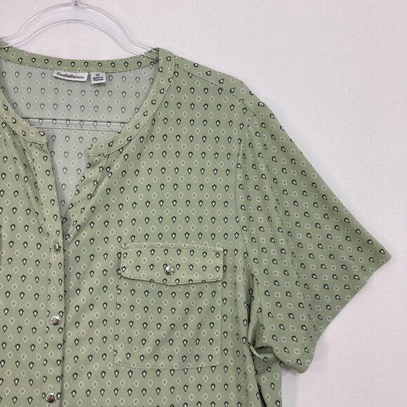 Croft & Barrow size 1X Green Sage Geometric Print Stretch Short Sleeve Button Up - Picture 3 of 9